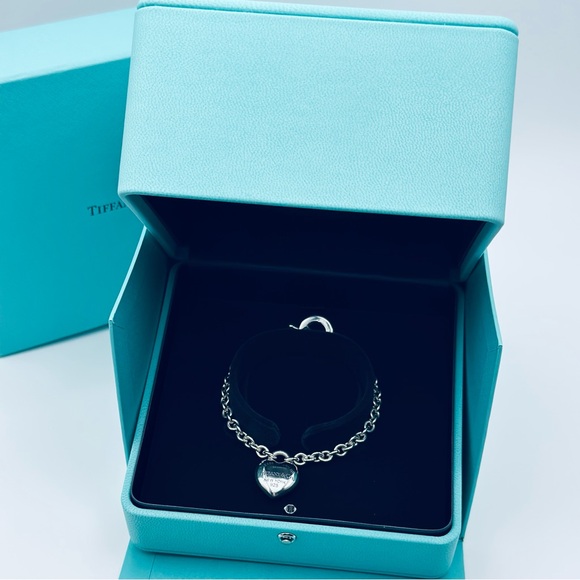 Tiffany & Co. Full Heart Toggle Bracelet in Silver 7.5” with Presentation Box - Picture 14 of 14